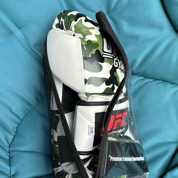 UFC GYM gloves - Picture 2 of 4